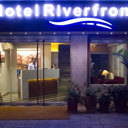 Hotel Riverfront Ahmedabad Eksteriør billede