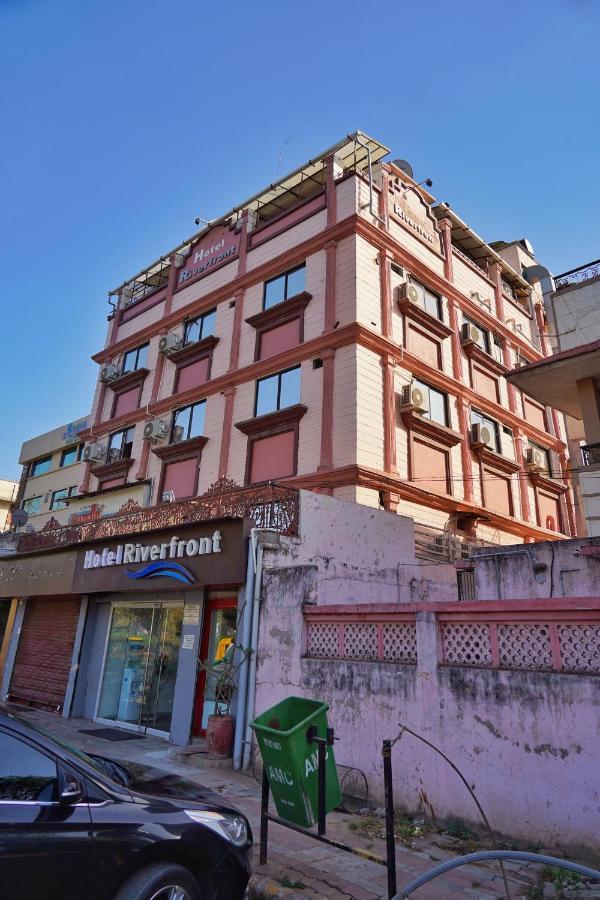 Hotel Riverfront Ahmedabad Eksteriør billede