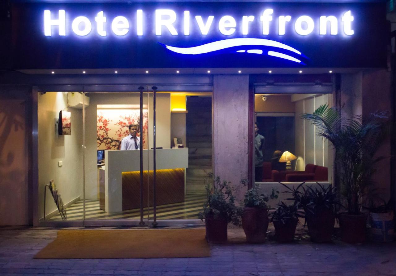 Hotel Riverfront Ahmedabad Eksteriør billede