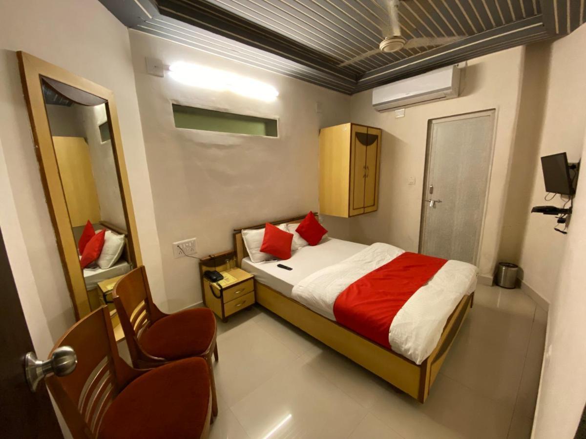Hotel Riverfront Ahmedabad Eksteriør billede