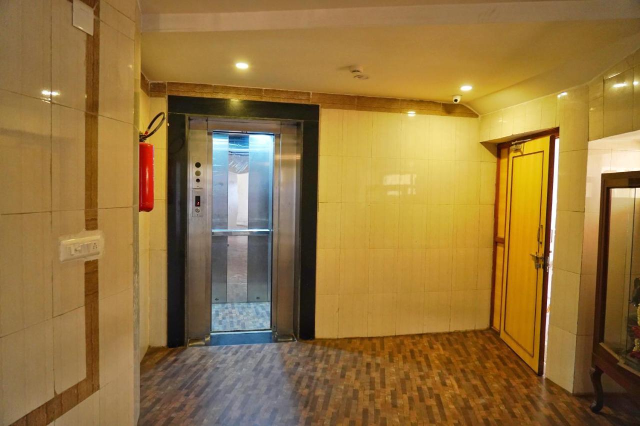 Hotel Riverfront Ahmedabad Eksteriør billede