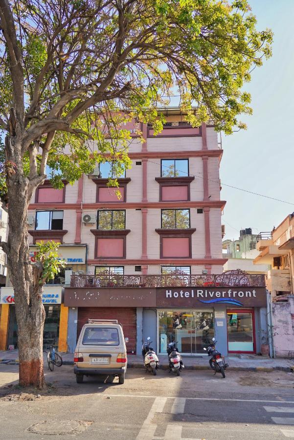 Hotel Riverfront Ahmedabad Eksteriør billede