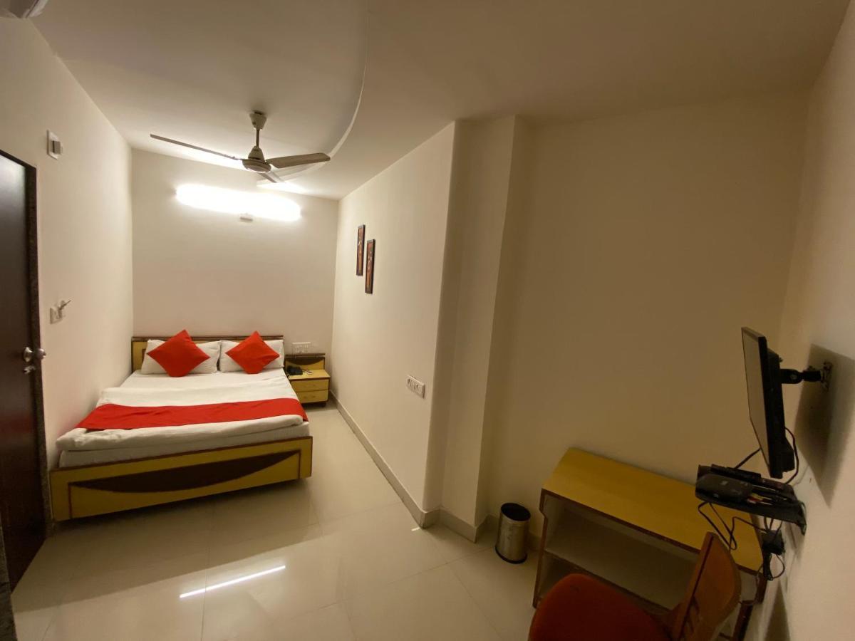 Hotel Riverfront Ahmedabad Eksteriør billede