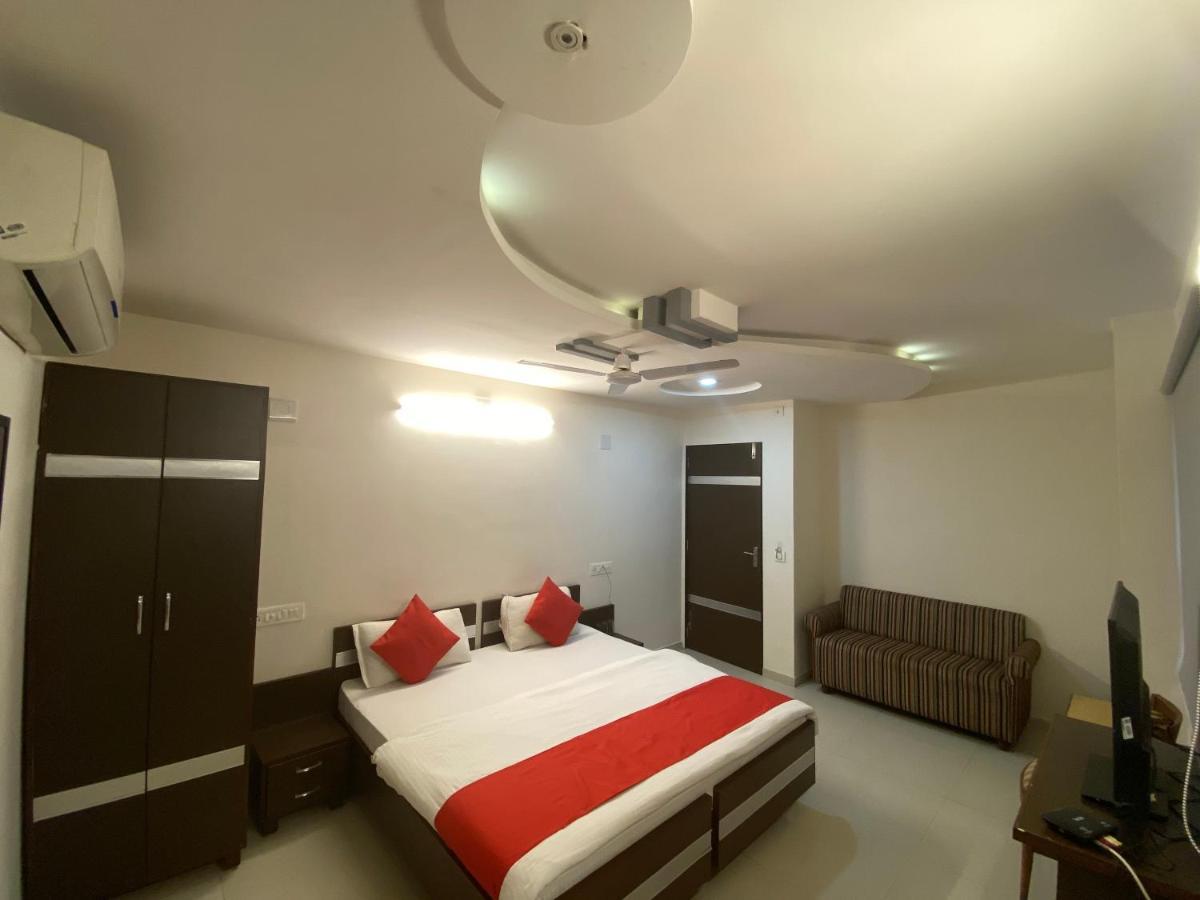 Hotel Riverfront Ahmedabad Eksteriør billede